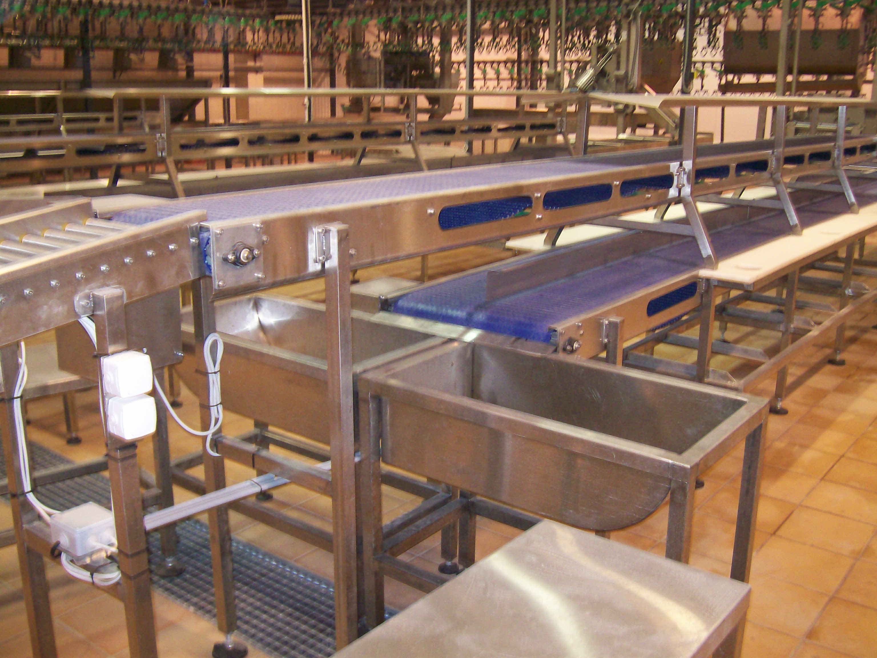 Multilayer cutting conveyors